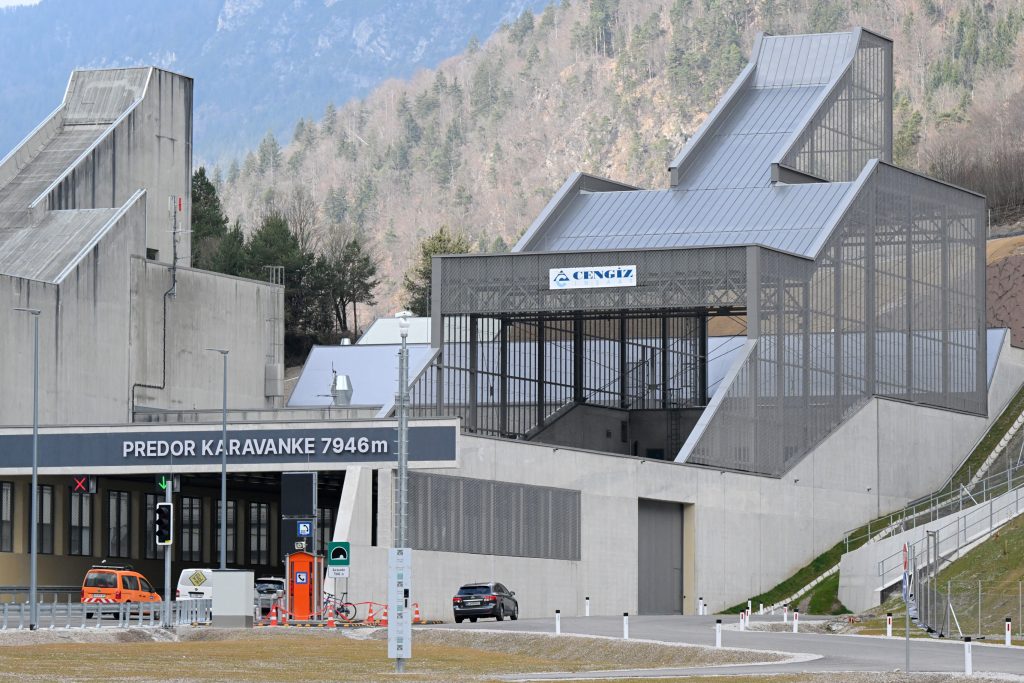 Karavanketuneli