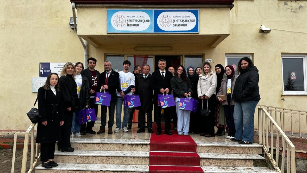 Kütahya'da 200 Çocuğun Yüzü "Bayram Havası" ile Güldü