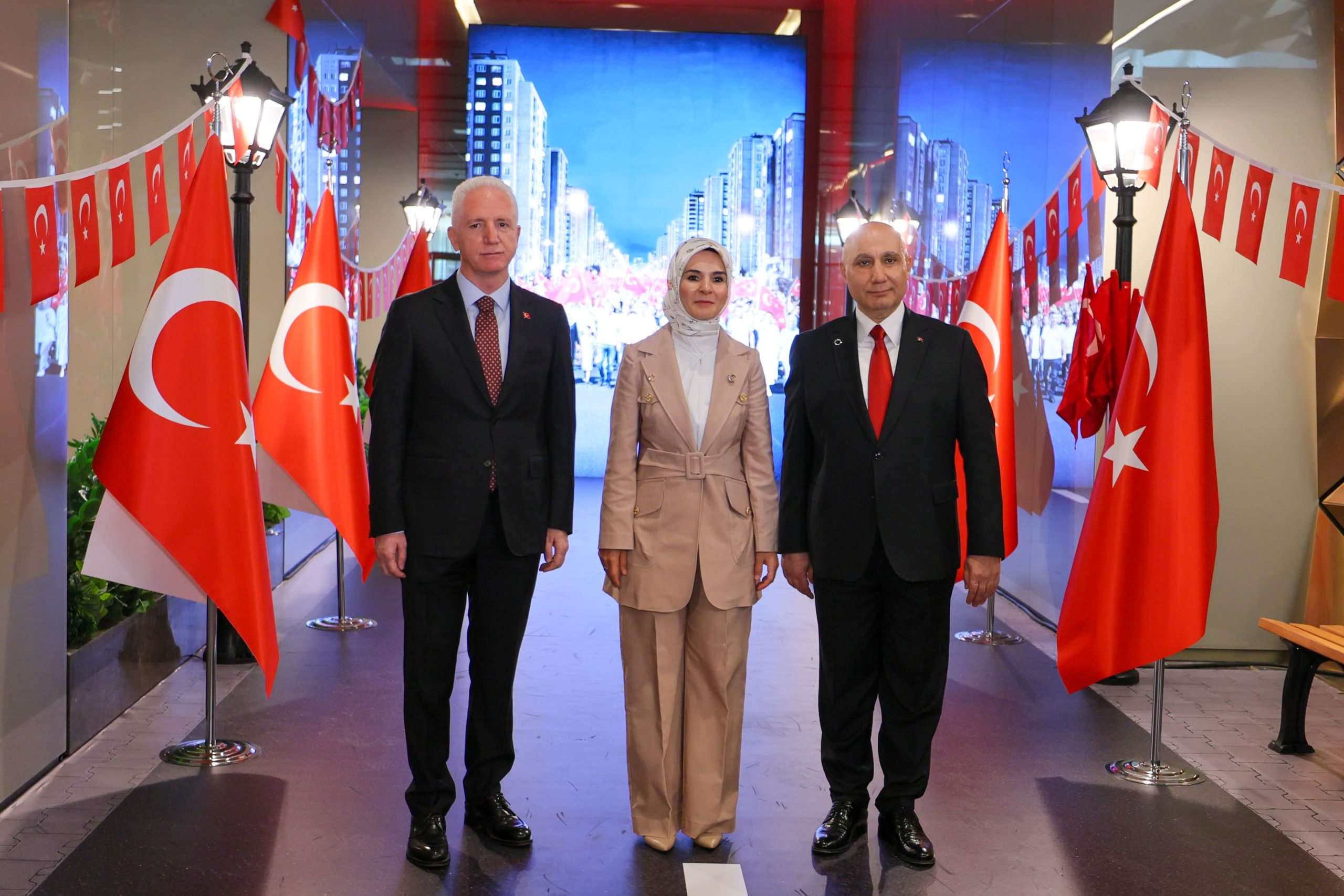 “İrade Bizim, Zafer Bizim” sergisi ziyaretçileriyle buluştu